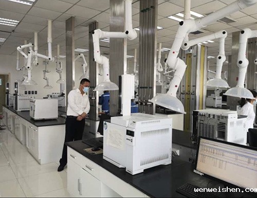 河北鑫海化工集团有限公司实验室装修施工进行中(图2) 河北鑫海化工集团有限公司实验室装修施工进行中(图2)